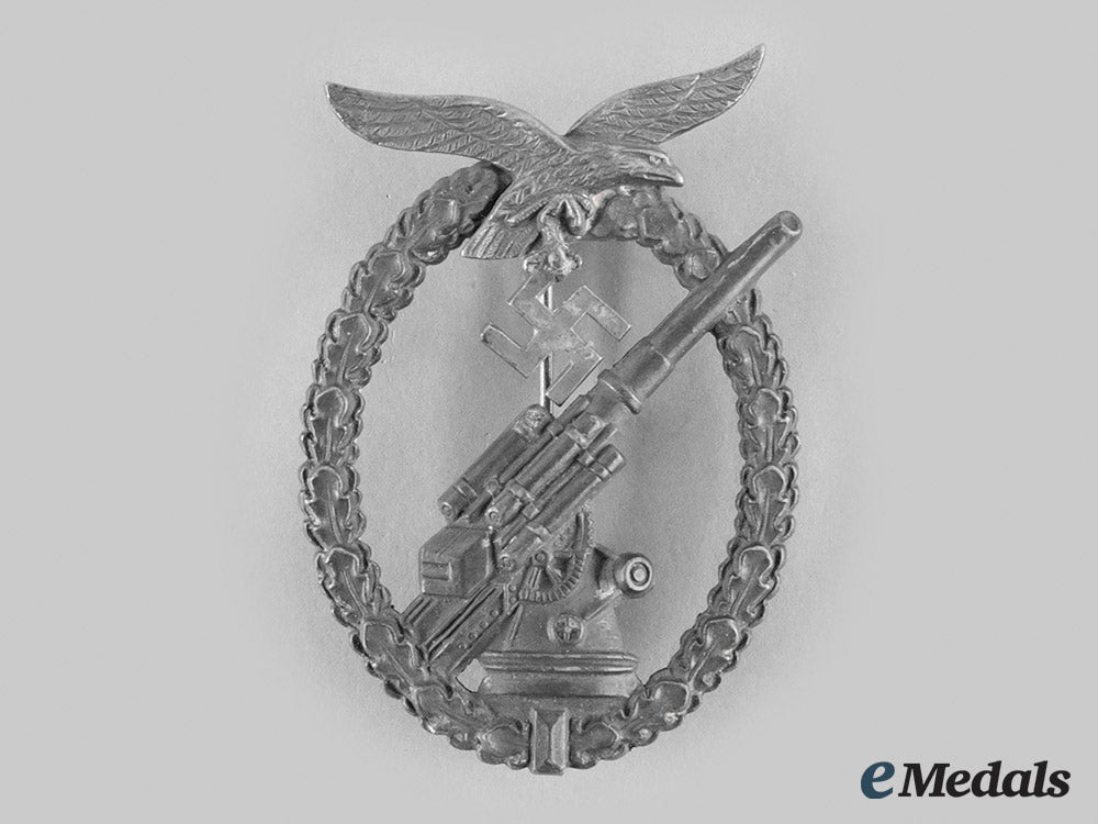 germany,_luftwaffe._a_flak_badge_with_case_m20_01663