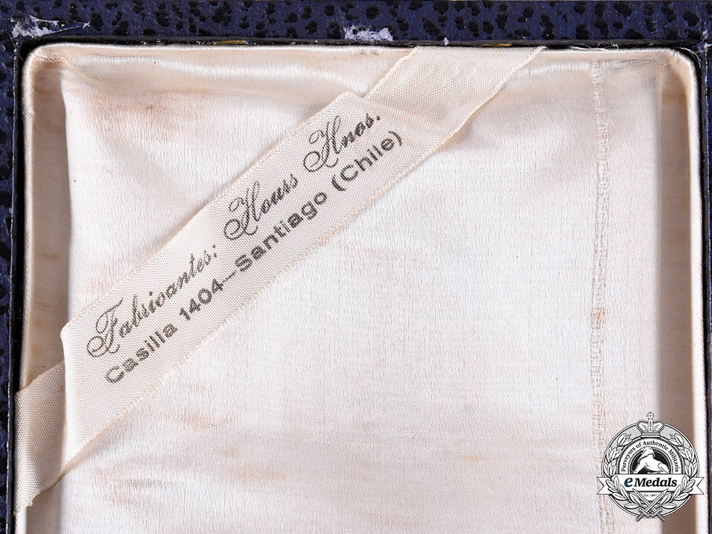 chile,_republic._an_order_of_merit,_grand_cross_star_with_case,_c.1950_m20_035_emd0770_1