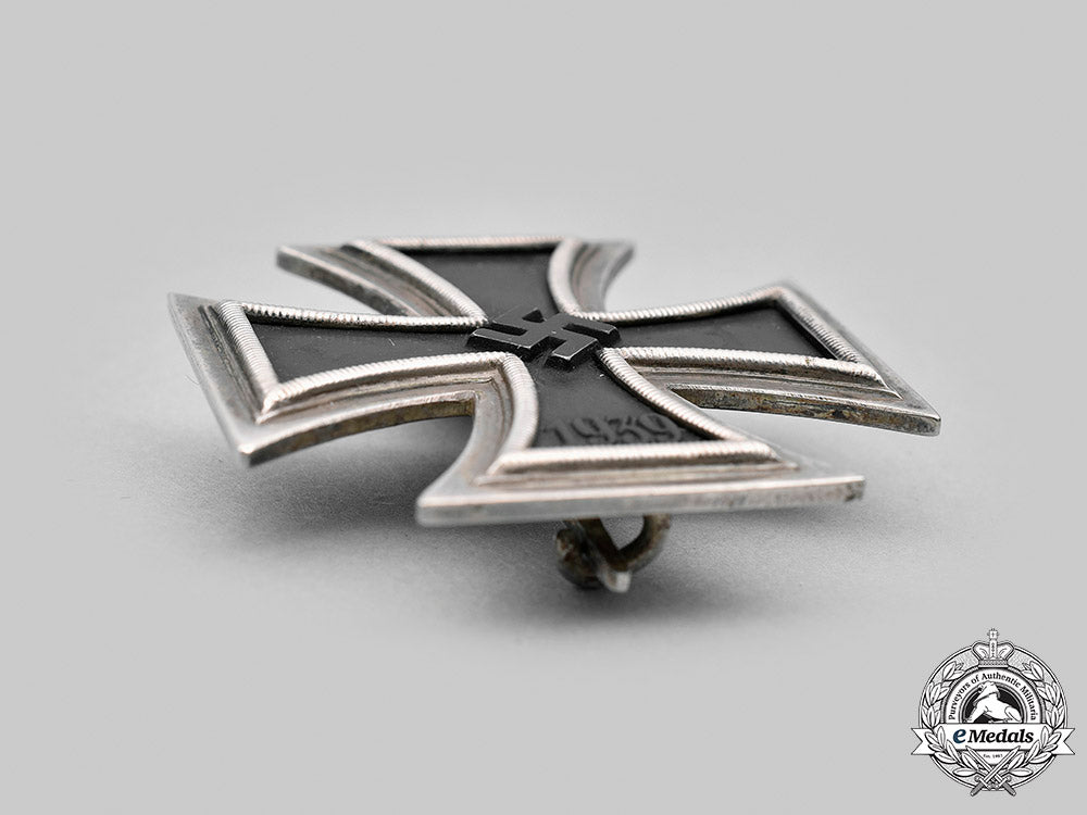 germany,_wehrmacht._a1939_iron_cross_i_class,_with_case_m20_1853_mnc6118_1