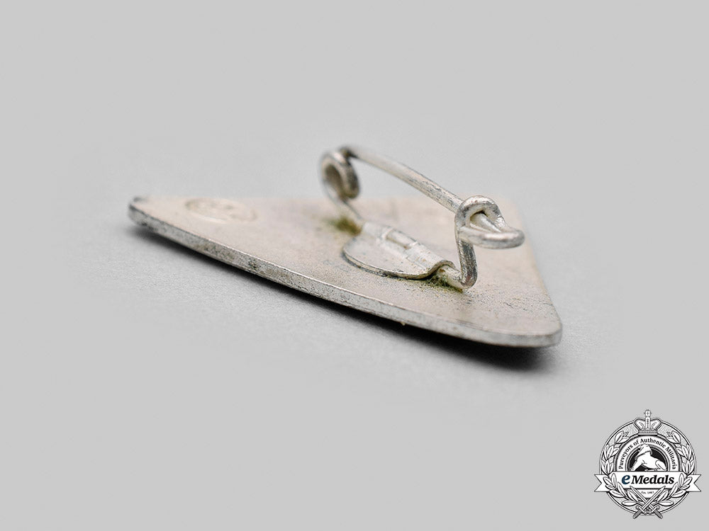 germany,_third_reich._a_pair_of_membership_badges_m20_2243_mnc8014_1