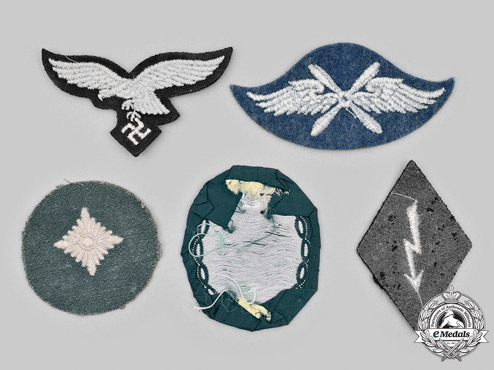 germany,_wehrmacht._a_lot_of_uniform_insignia_m20_2261_mnc8164_1_1
