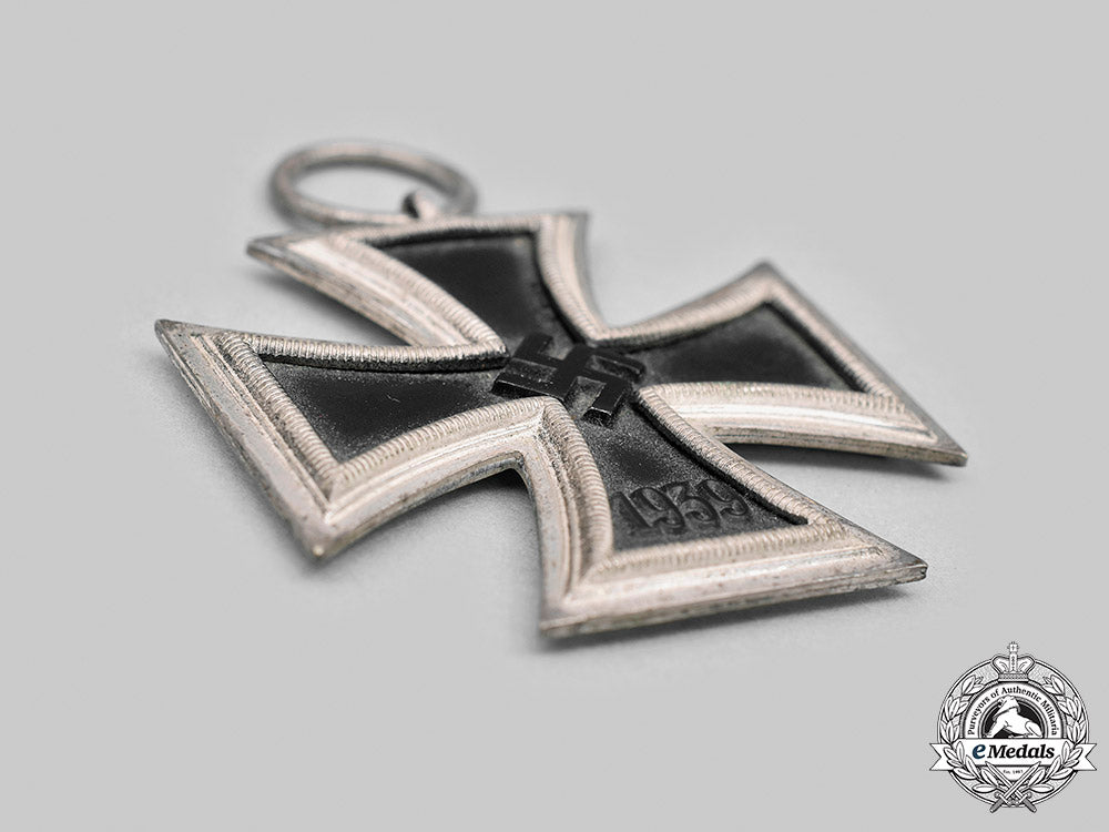 germany,_wehrmacht._a1939_iron_cross_ii_class,_with_case_m20_269_mnc4570_2