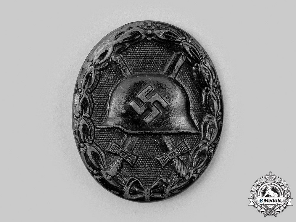 germany,_kriegsmarine._a_black_grade_wound_badge_with_document,_to_leutnant_zur_see_s._grohnmeyer_m20_2916_mnc8964