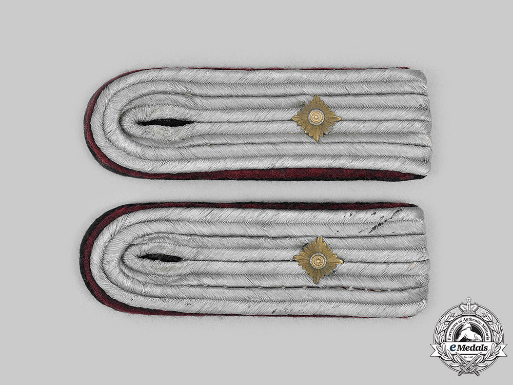 germany,_heer._a_set_of_heer_chemical/_smoke_troops_oberleutnant_shoulder_boards_m20_330_mnc4760_1_1