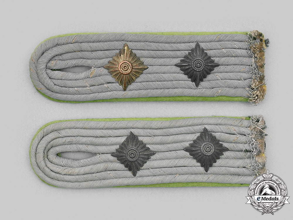 germany,_heer._a_set_of_panzergrenadier_hauptmann_shoulder_boards_m20_3398_mnc1338_1