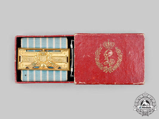 bavaria,_kingdom._a_bavarian_fire_brigade25-_year_long_service_badge,_with_case,_by_jacob_leser_m20_422_mnc5041_1