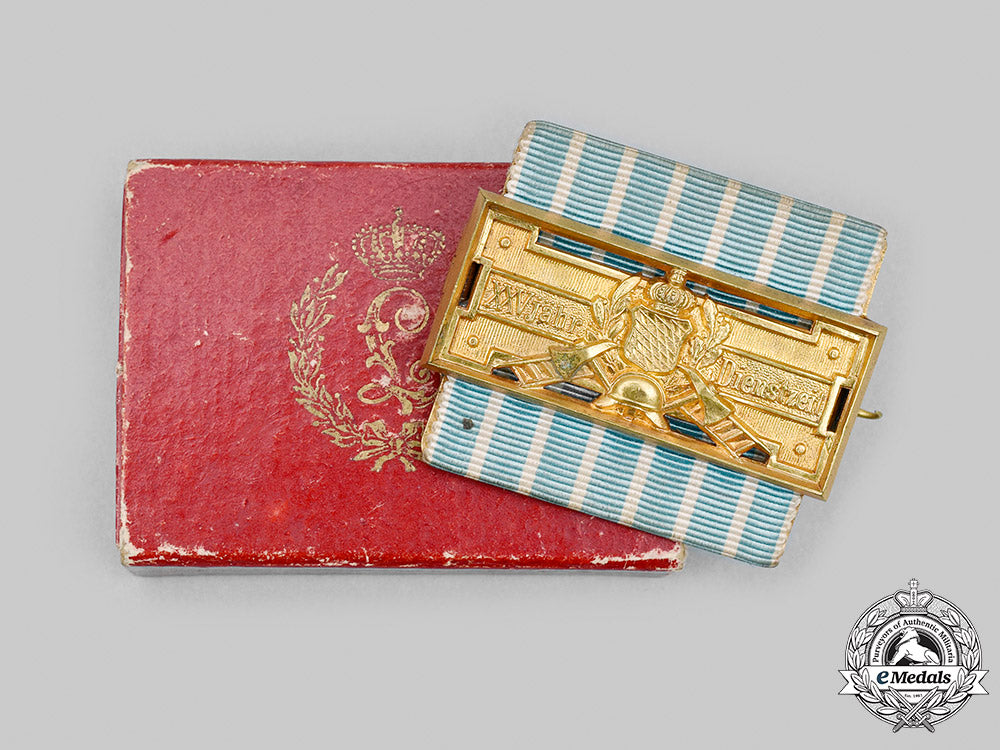bavaria,_kingdom._a_bavarian_fire_brigade25-_year_long_service_badge,_with_case,_by_jacob_leser_m20_423_mnc5043_1