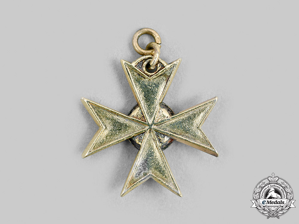 mecklenburg-_schwerin._an_order_of_the_griffin,_miniature,_c.1914_m20_945_mnc1119_1