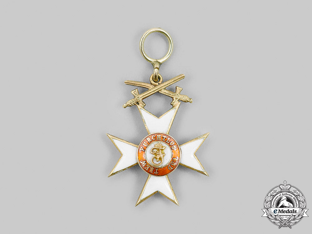 wurttemberg,_kingdom._an_order_of_the_wurttemberg_crown,_miniature_knight,_c.1914_m20_947_mnc1129_1