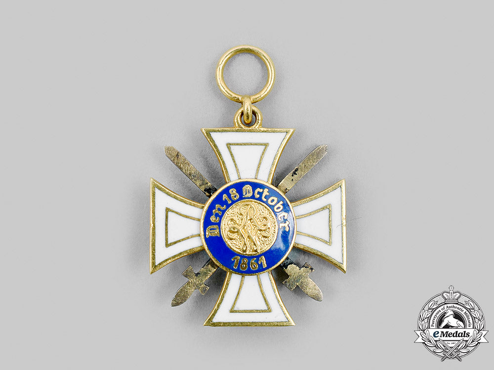 prussia,_kingdom._a_crown_order_in_gold,_iii_class_with_swords,_miniature,_c.1914_m20_964_mnc1165
