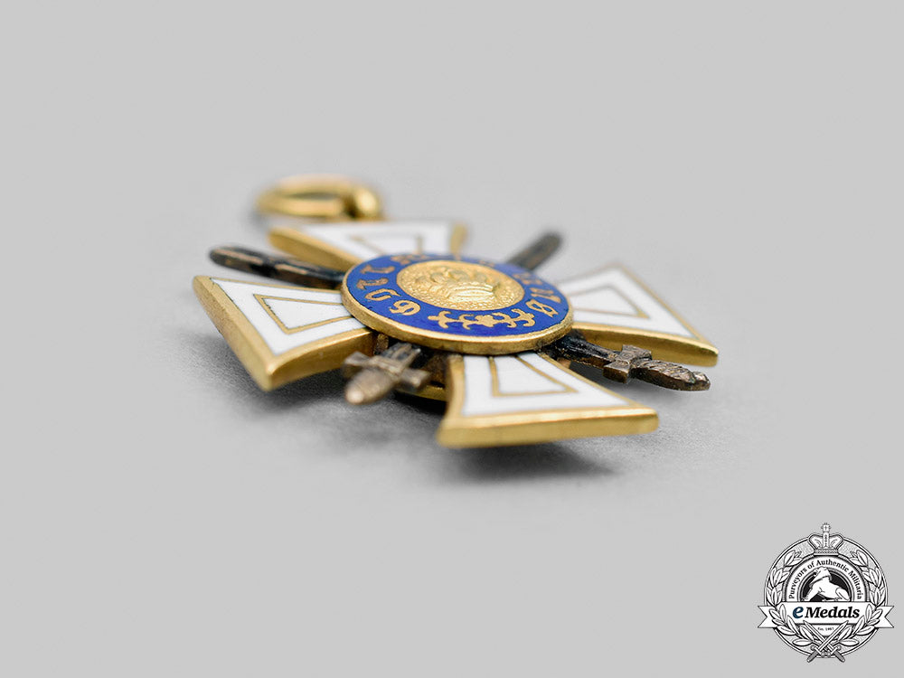 prussia,_kingdom._a_crown_order_in_gold,_iii_class_with_swords,_miniature,_c.1914_m20_965_mnc1161