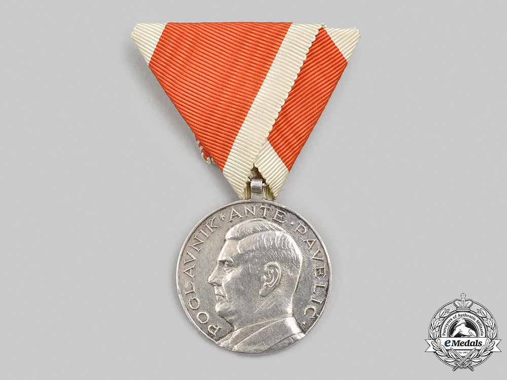 croatia,_independent_state._an_ante_pavelić_bravery_medal,_silver_grade_medal,_c.1941_m21_006