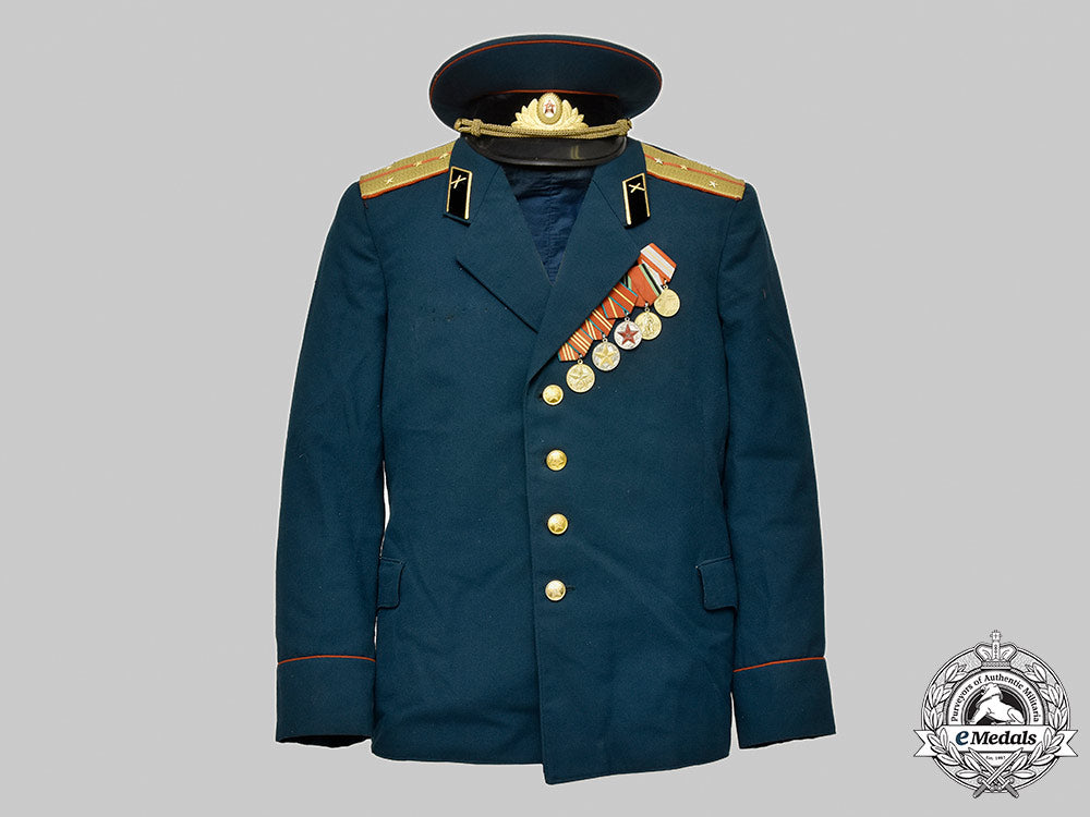 Russia, Soviet Union. A Red Army Infantry Captain's Uniform Cap And Tu – eMedals Russia, Soviet Union. A Red Army Infantry Captain's Uniform Cap And Tu – eMedals