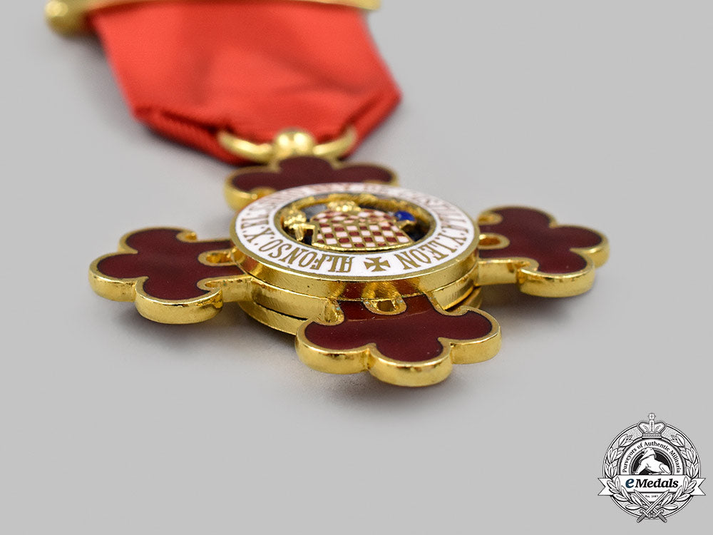 spain,_kingdom._a_civil_order_of_alfonso_the_wise,_v_class_knight_badge,_c.1990_m21_73__mnc0044_1