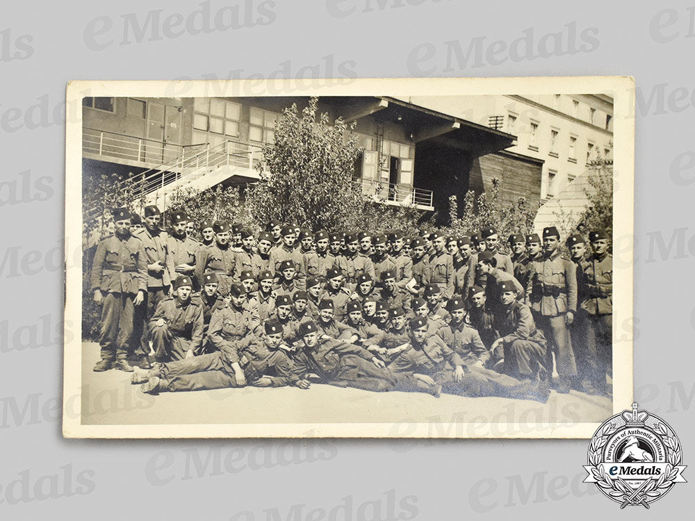 croatia,_independent_state._an_order_of_merit,_i_class,_moslem_ladies_version,_c.1942_m21_848_1