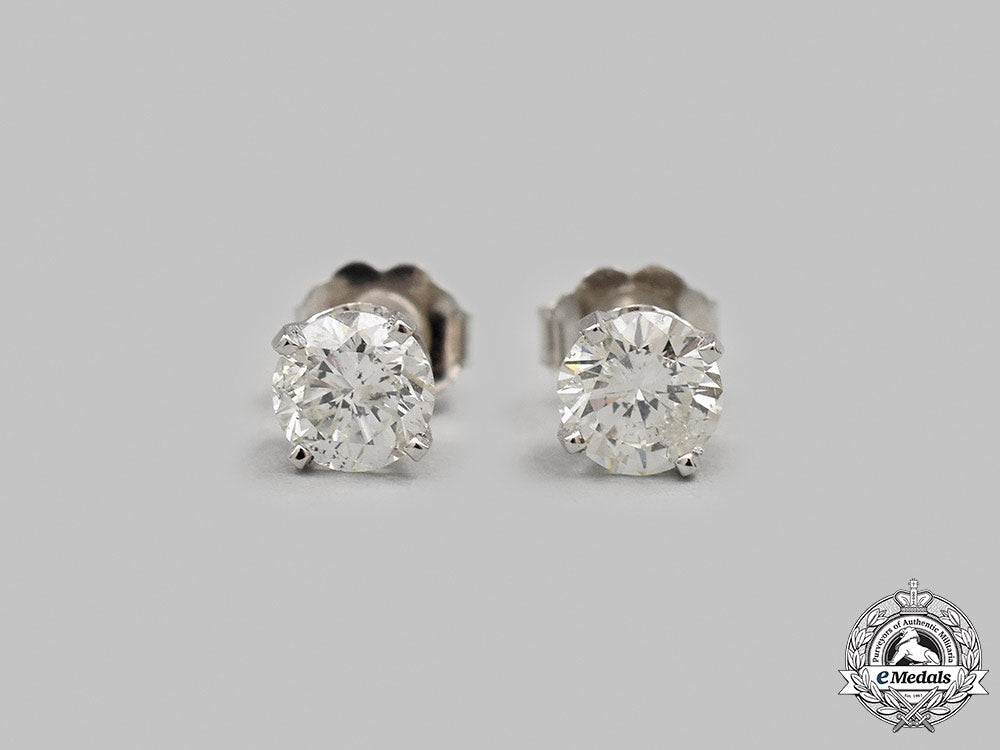 jewellery._a_pair_of_white_gold_round_brilliant_cut_diamond_stud_earrings_m21__mnc2466_1