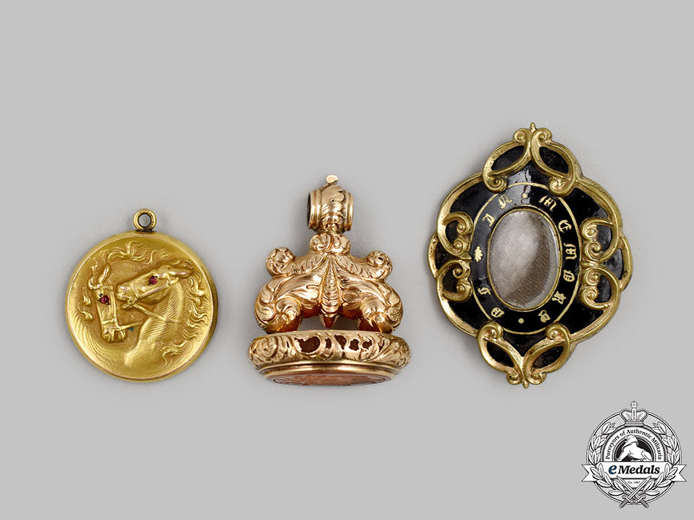 jewellery._a_lot_of_antique_jewellery_m21__mnc2605