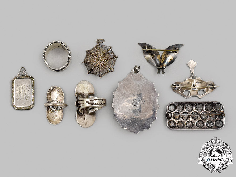 jewellery._a_lot_of_silver_jewellery_m21__mnc2623