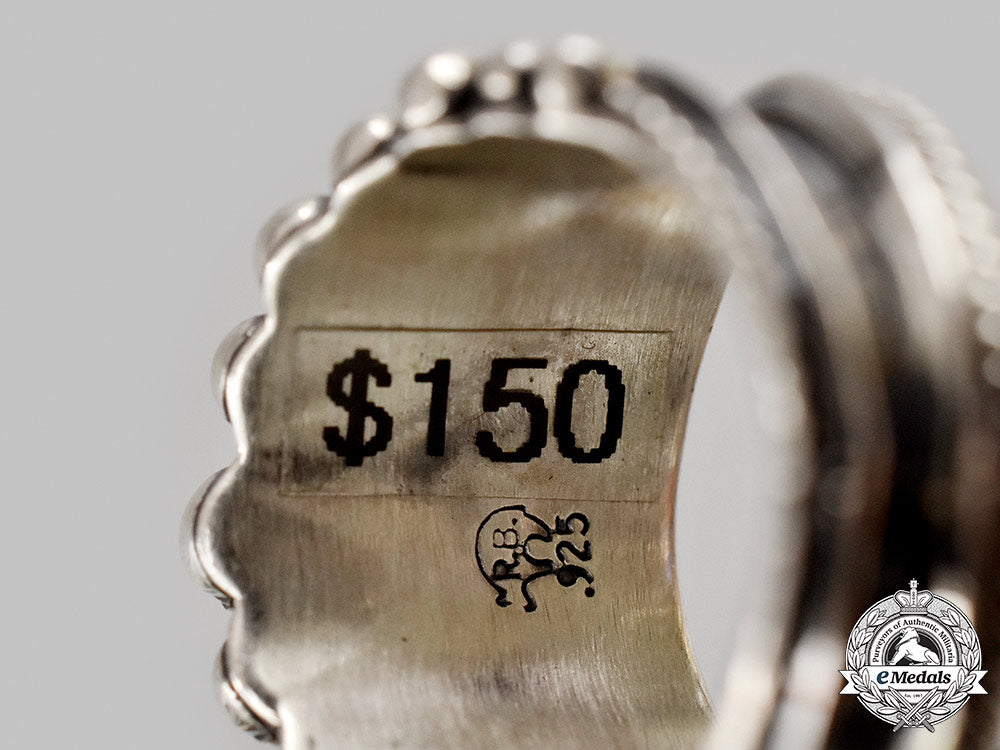 jewellery._a_lot_of_silver_jewellery_m21__mnc2625