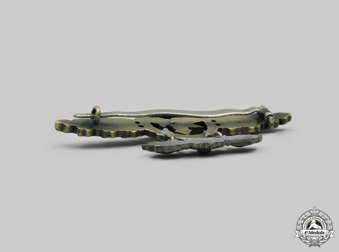 germany,_luftwaffe._a_transport_and_glider_clasp,_gold_grade_with_star_pendant_m21_mnc4404_1_1_1_1_1