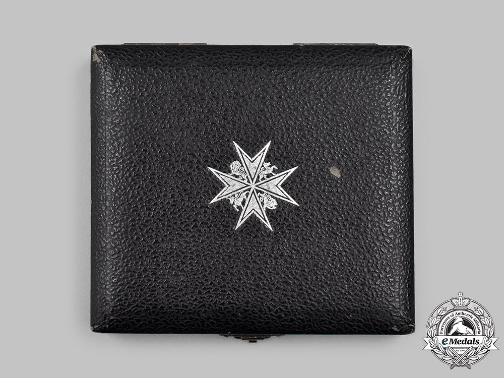 united_kingdom._an_order_of_st._john,_serving_sister_breast_badge,_cased,_named_to_mrs._myra_b._bruce1946_m21_mnc5440