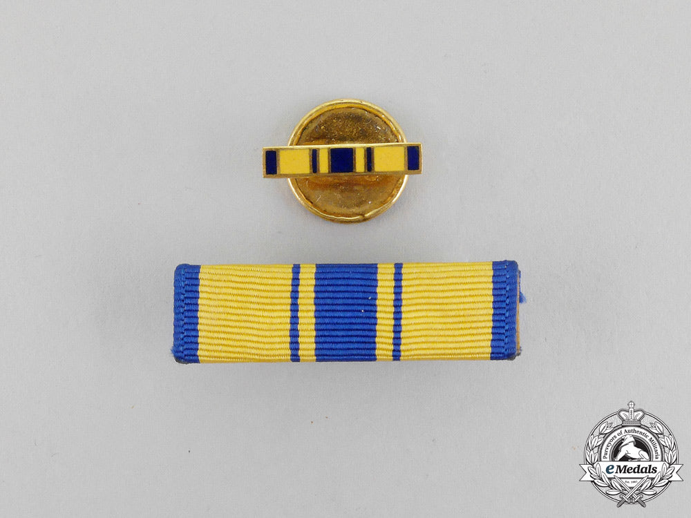 united_states._an_air_force_commendation_medal_with_oak_leaf_cluster,_cased,_to_alton_o._eckhardt_m_098_1
