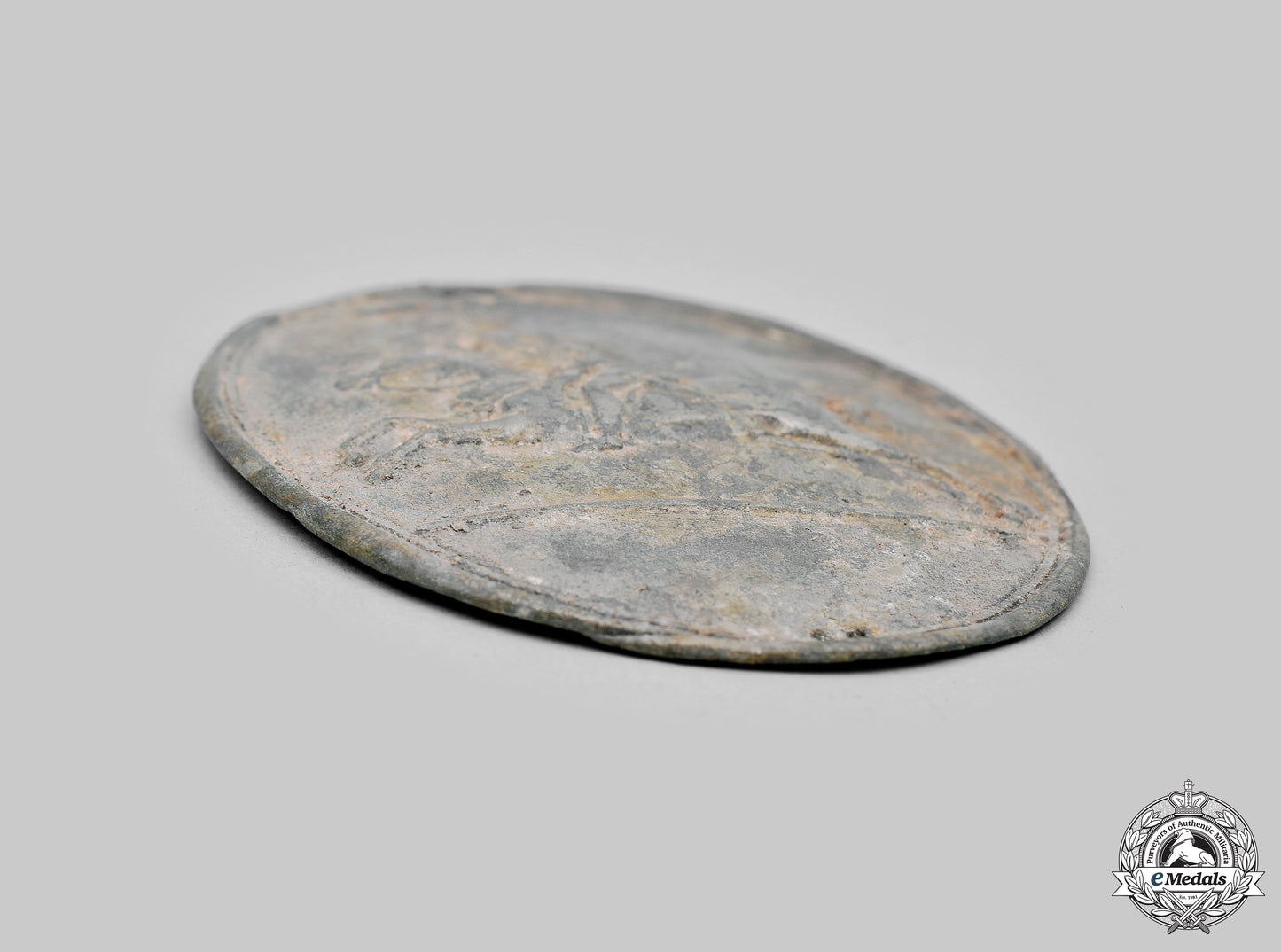 united_states._a_war_of1812_dragoon_guards_helmet_plate_attributed_to_capt_thornton,_alexandria_dragoons__mnc0781_m20_0673_1_1