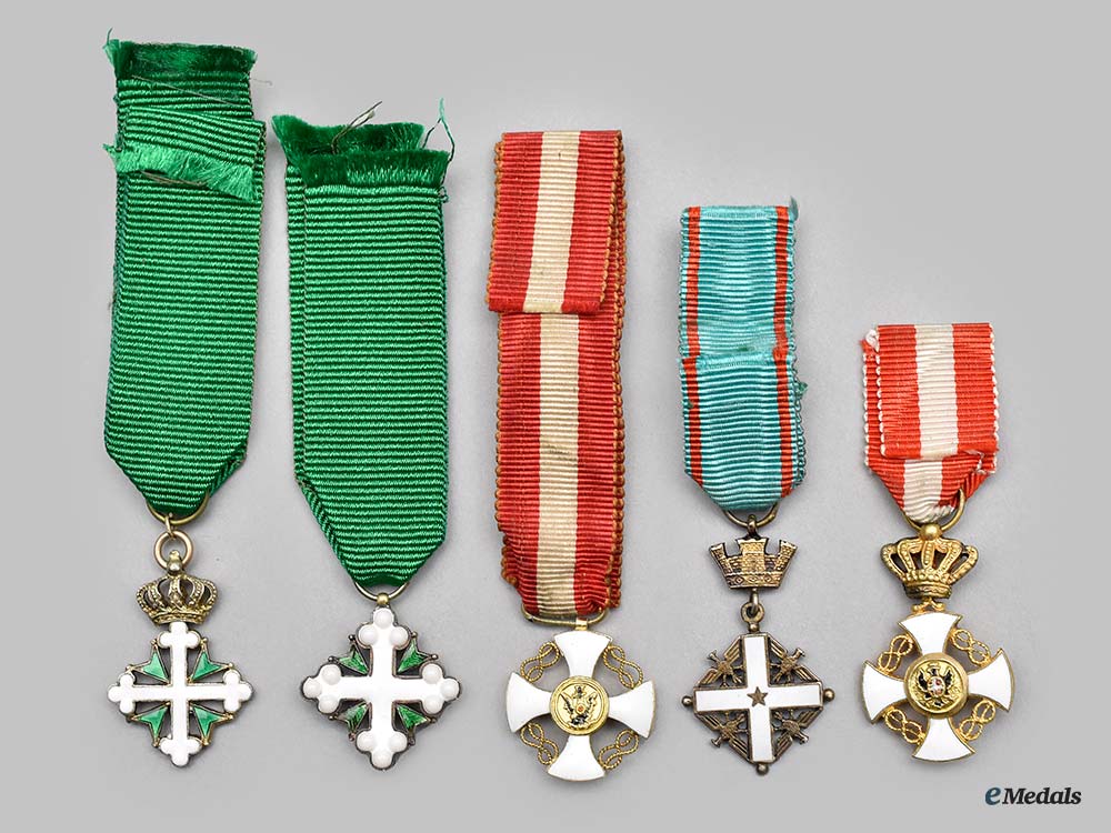 italy,_kingdom,_republic._a_lot_of_five_miniature_orders__mnc3843-_1_