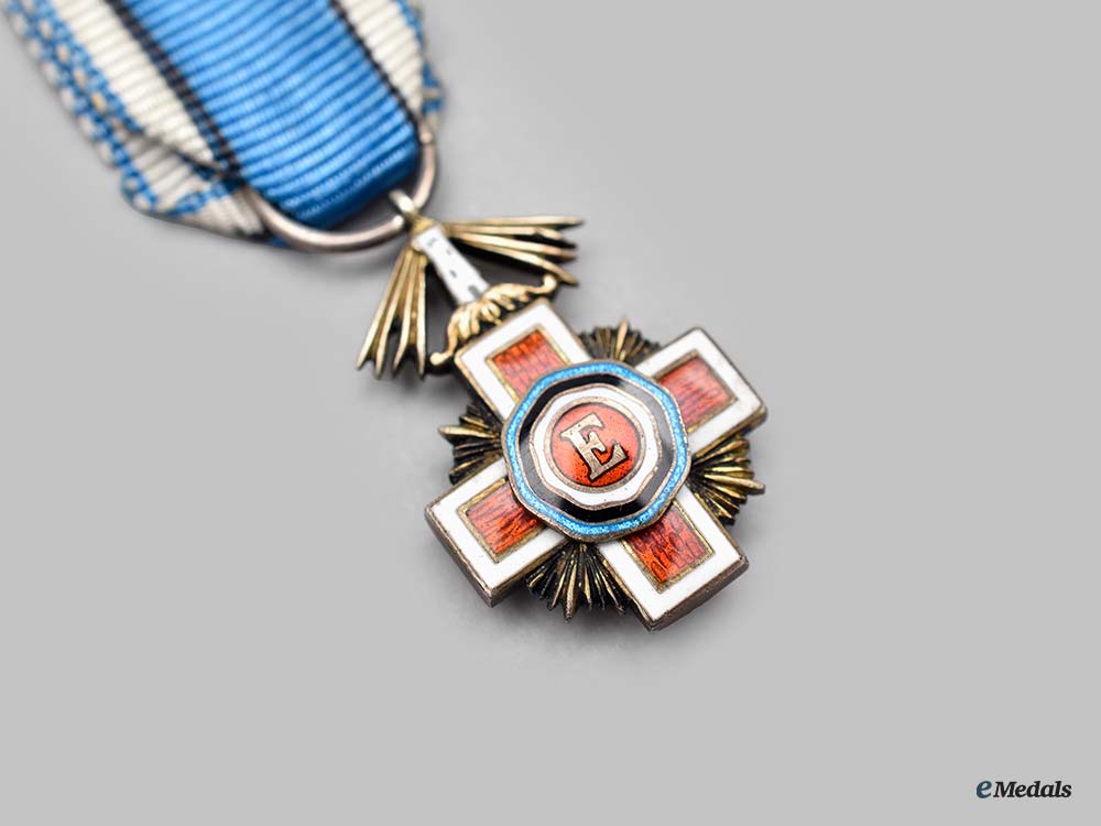 estonia,_independent_democratic_nation(1918-1940)._an_order_of_merit_of_the_estonian_red_cross_miniature__mnc3899-_1_