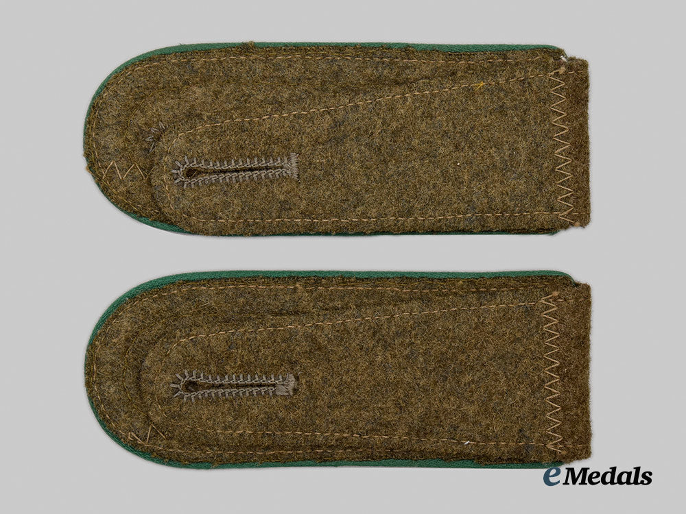 germany,_heer._a_set_of_gebirgsjäger_unteroffizier_tropical_shoulder_straps__mnc4059