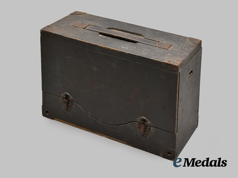 germany,_luftwaffe._a_navigational_octant,_with_averaging_device_and_case__mnc4538_1