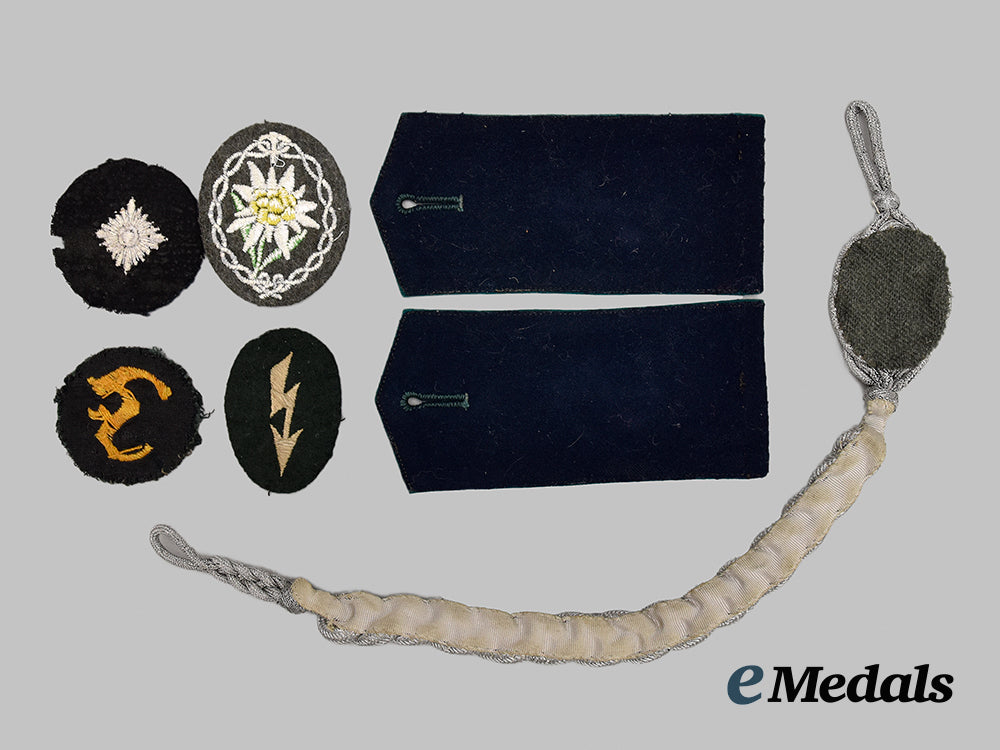 germany,_wehrmacht._a_mixed_lot_of_insignia__mnc5629_1