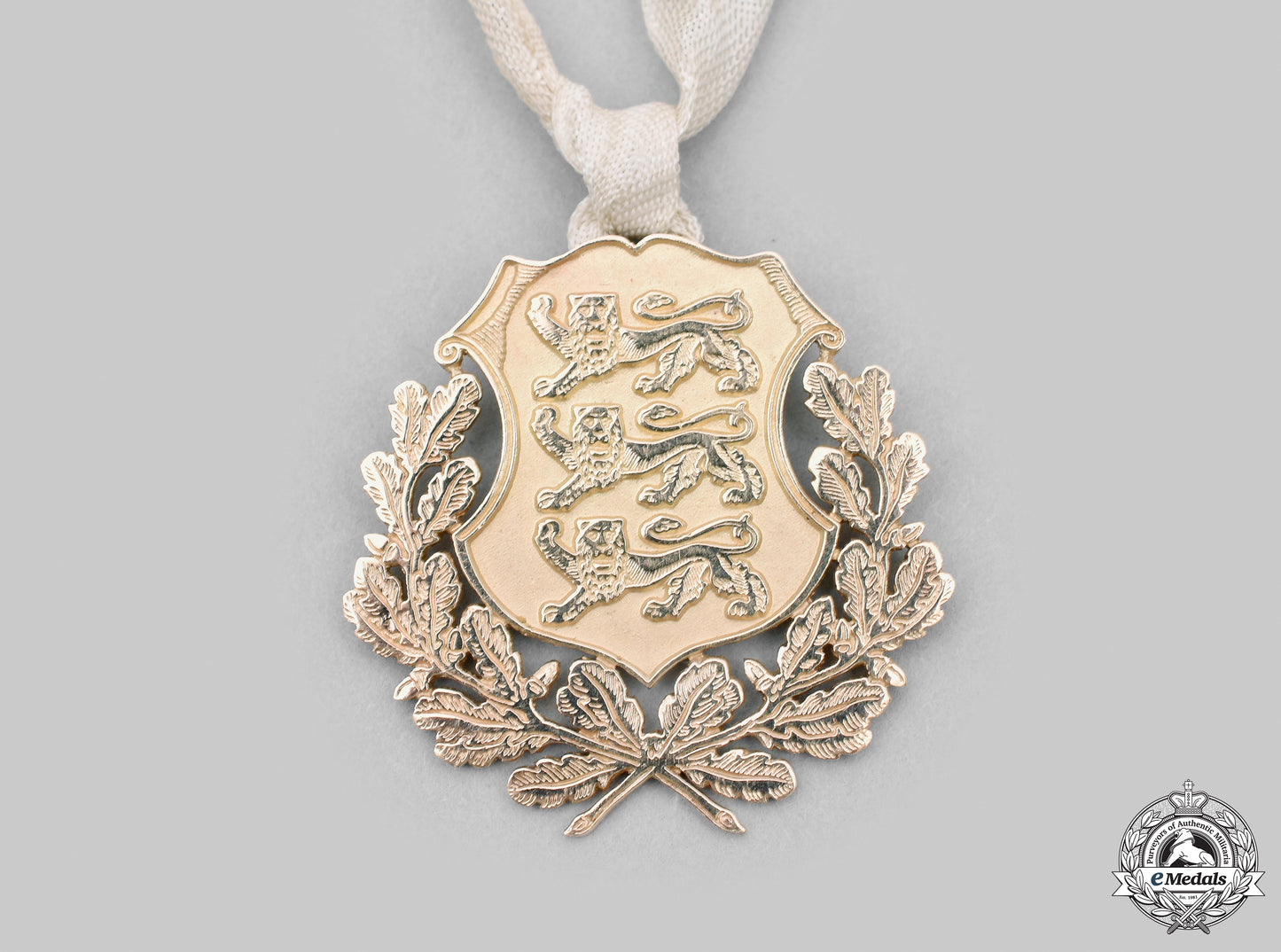 estonia,_republic._an_order_of_the_national_coat_of_arms,_iv_class_medal,_c.1940__mnc5921_m20_0272