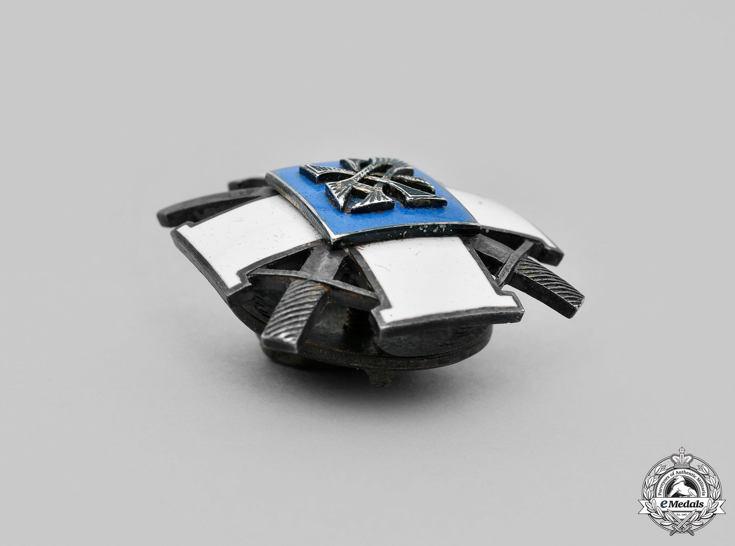 estonia,_republic._a_military_academy_graduate_badge,_by_roman_tavast__mnc5932_m20_0278_1