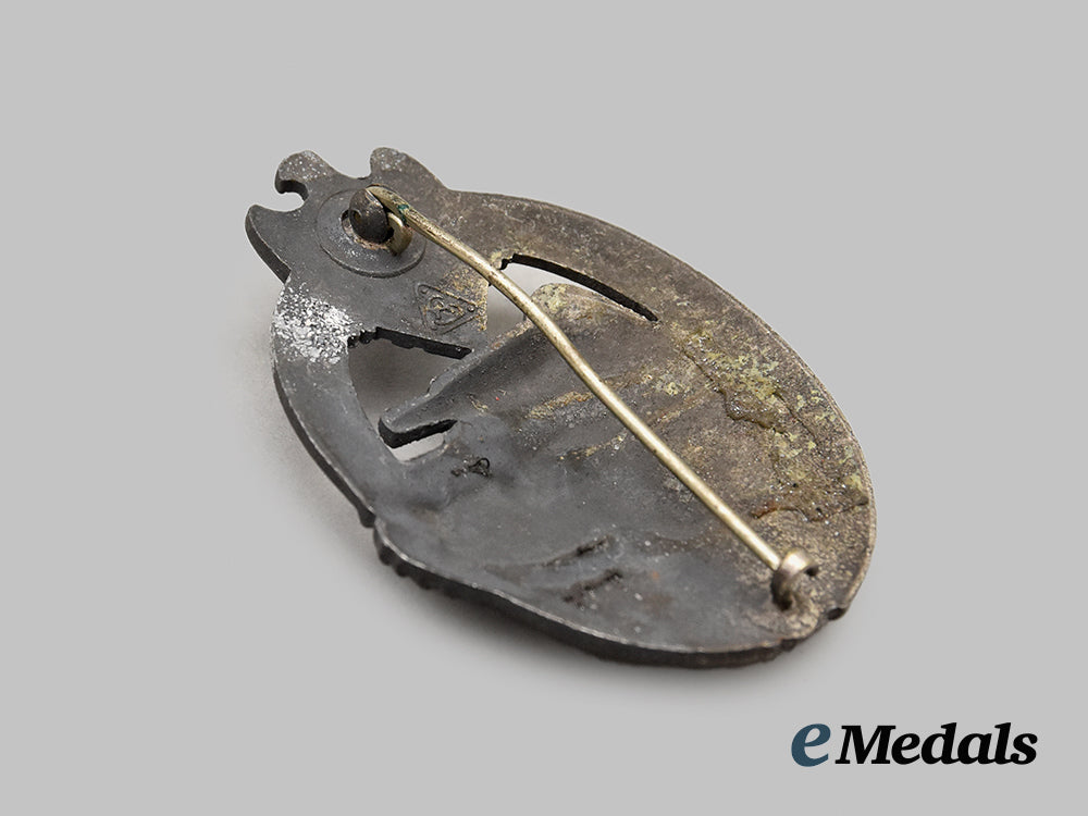 germany,_wehrmacht._a_panzer_assault_badge,_silver_grade,_as-_marked__mnc6581