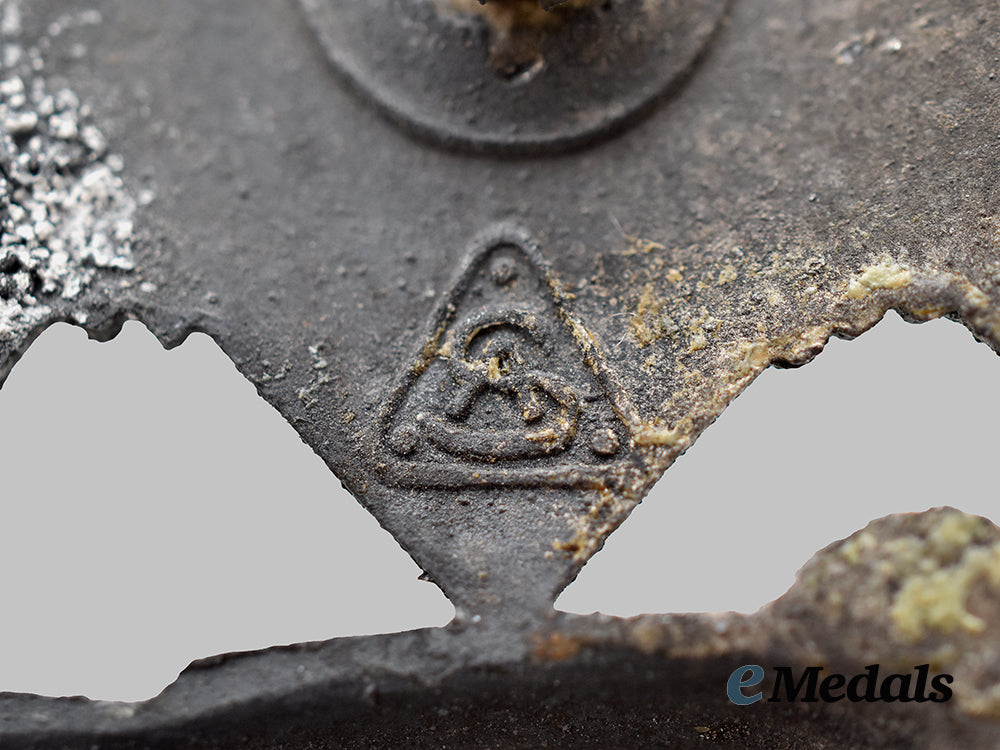 germany,_wehrmacht._a_panzer_assault_badge,_silver_grade,_as-_marked__mnc6585