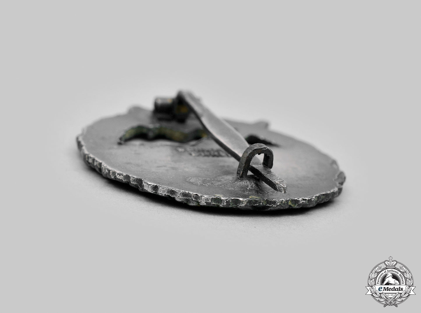 germany,_kriegsmarine._a_coastal_artillery_war_badge,_by_schwerin__mnc7369_m20_0402