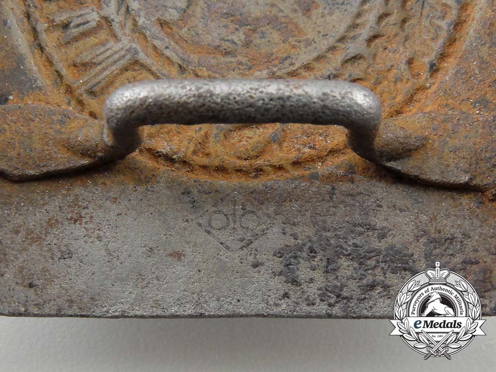 a_converted_army_buckle_to_post_war_neutral_buckle;_published_example_n_228