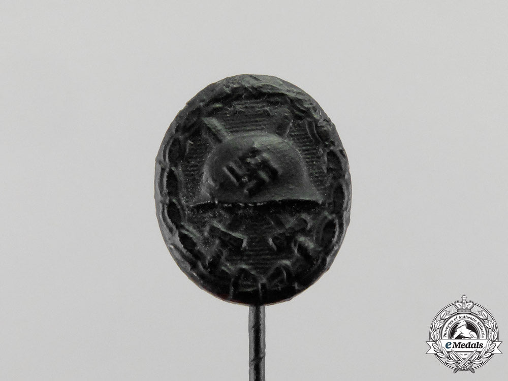 a_black_wound_badge_with_miniature_n_439_1