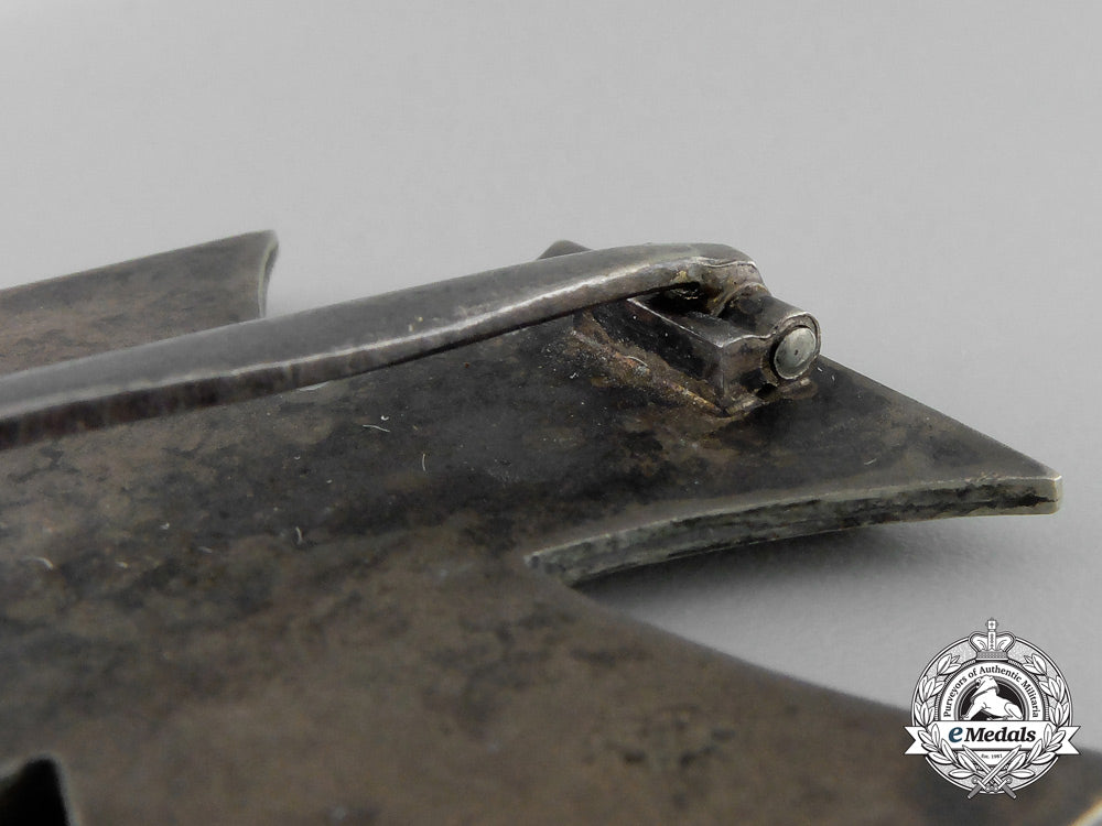 an_iron_cross_first_class1939_with_case_of_issue_n_643