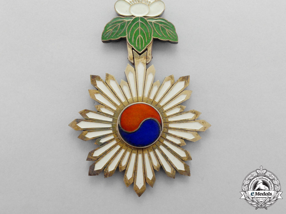 korea._an_order_of_the_taegeuk,3_rd_class_commander's_cross_n_871_2