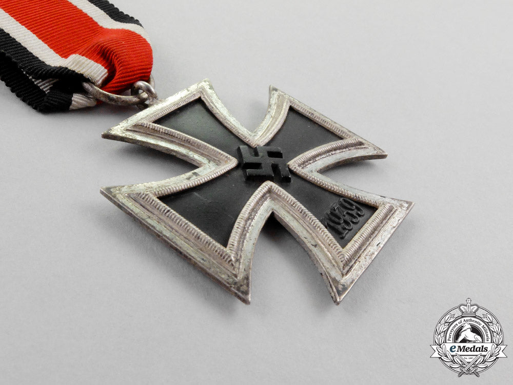 an_iron_cross1939_second_class_with_its_matching_boutonniere_o_354_2