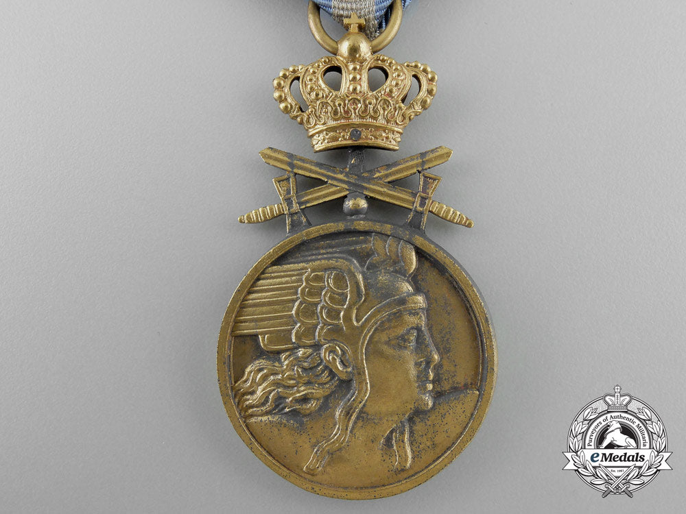 romania,_kingdom._an_air_force_bravery_medal,_gold_grade_with_swords,_c.1943_o_429