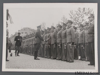 official_press_photo_of_pavelic_visiting_officers_official_press_p_5202628a655c5