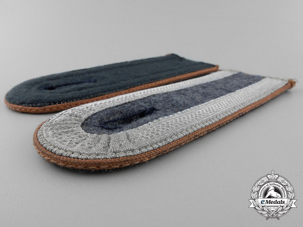 a_pair_of_luftwaffe_unteroffizier’s_shoulder_straps;_signals_unit_p_963_1