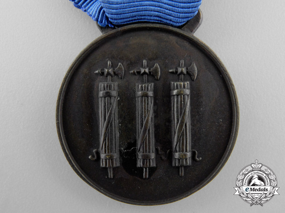 italy,_fascist_state._an_unknown_italian_fascist_medal_q_071