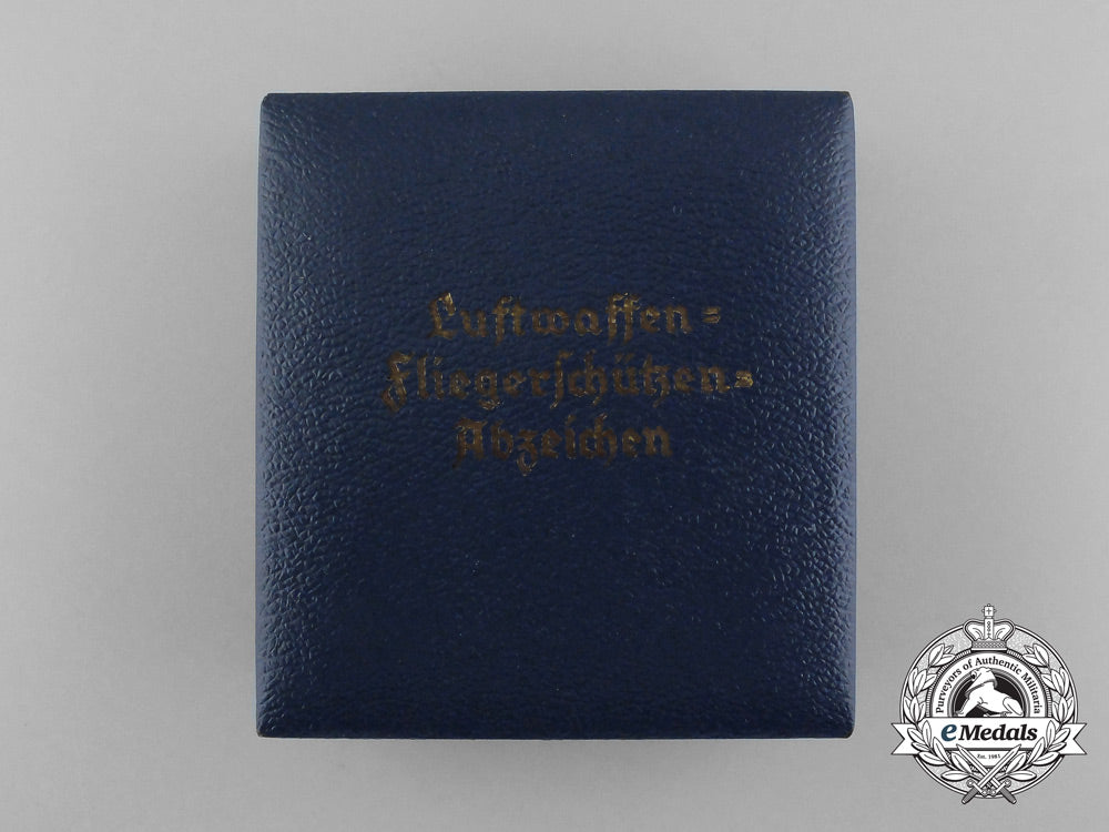 a_case_of_an_air_gunner_and_flight_engineer_badge_s0113012