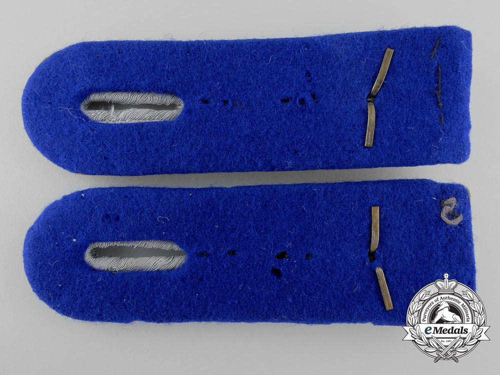 germany,_heer._a_pair_of_army_medical_staff_shoulder_boards_s0137016_3__1