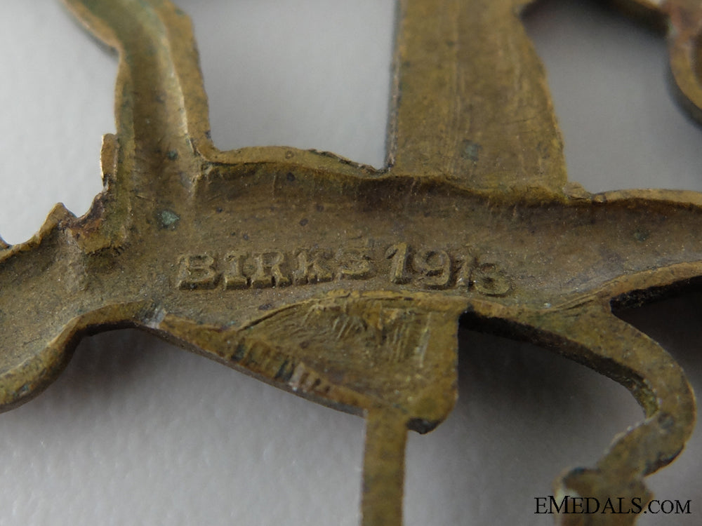 wwi203_rd_infantry_battalion"_winnipeg_rifles"_cap_badge_s0250082