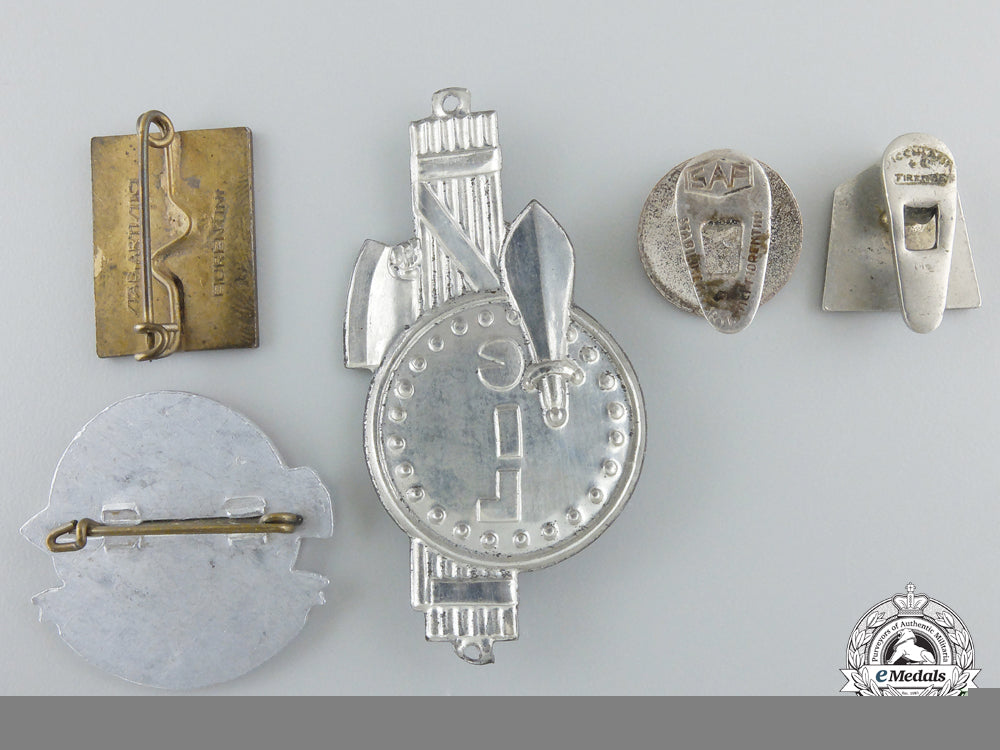 five_second_war_period_italian_fascist_badges_s0567329